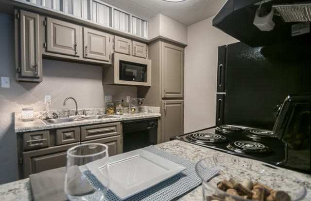 1500 S Interstate 35 Unit E11