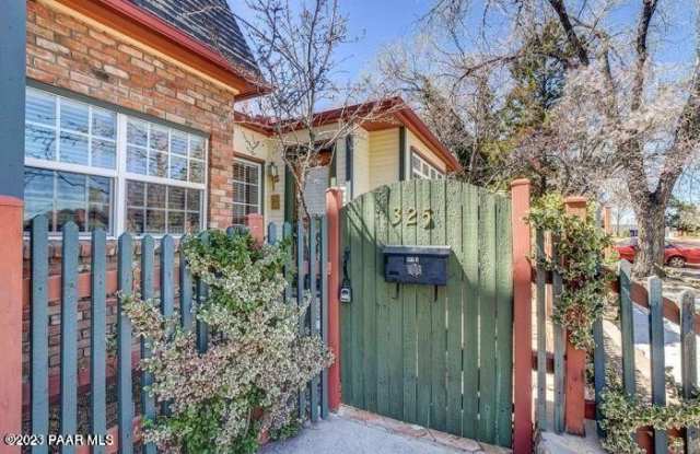 325 E Union 'Cottage' Street