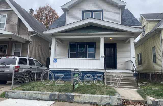 2215 Academy Ave