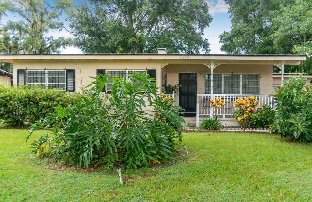 5219 Bonnie Brae Cir