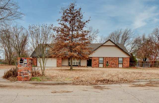 3 Bed / 2 Bath in Broken Arrow! - 25822 Lariat Circle, Broken Arrow, OK 74014