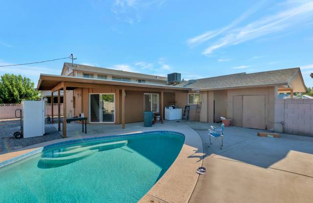 Spacious 6-Bedroom Pool Home Near ASU in Prime Tempe Location
