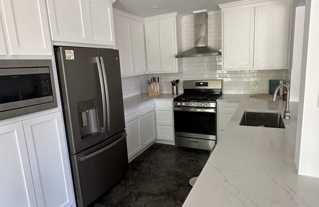 6805 Silvermine Drive