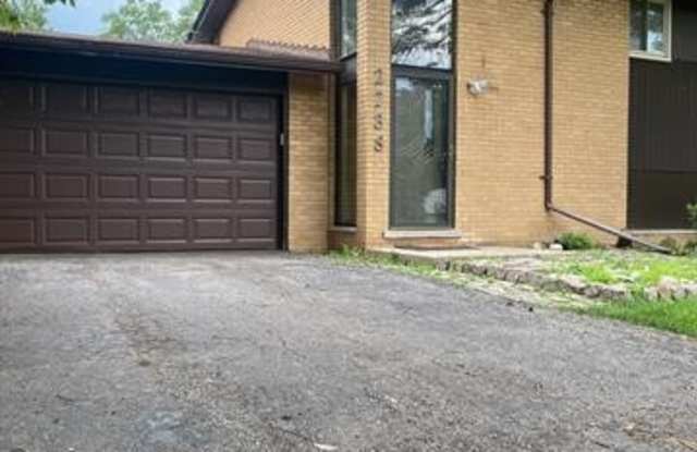 2738 BERRY Drive - 2738 Berry Drive, Oakland County, MI 48304