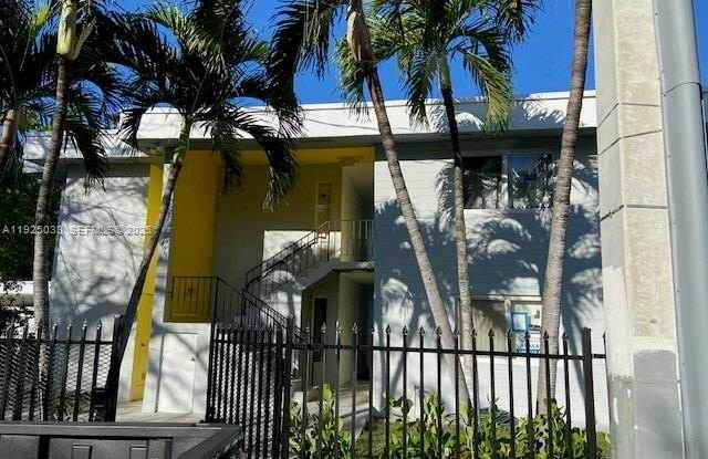 Photo of 828 SW 20th Ave