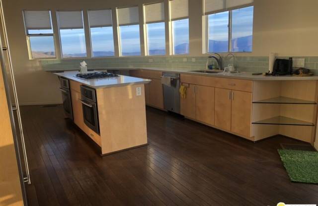 9124 Calle De Vecinos