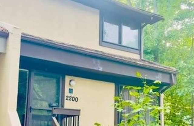 2200 WHITE CORNUS Lane