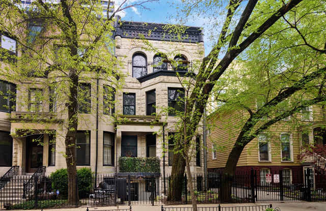 Photo of 21 E DIVISION Street