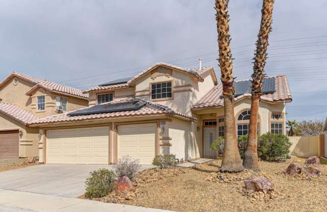 AMERICANA Property Mgmt - Great 2 story, 4 beds house with pool in Desert Shores