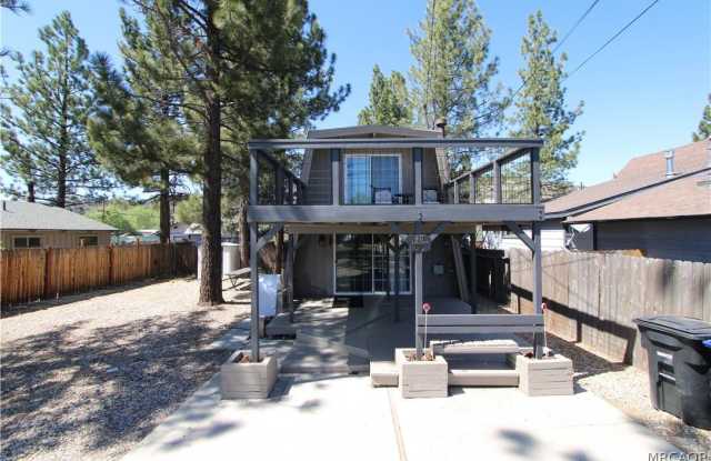 407 E Meadow Lane