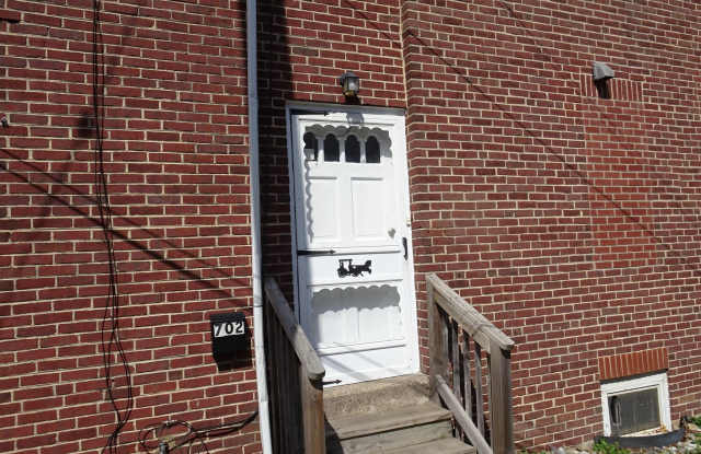 702 DELAWARE STREET