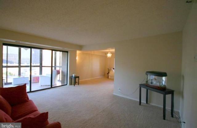 1600 N Oak St Apt 706