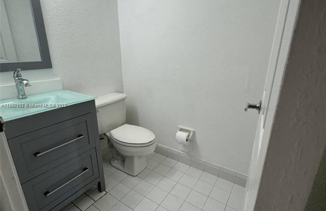 915 Southeast 13th Road