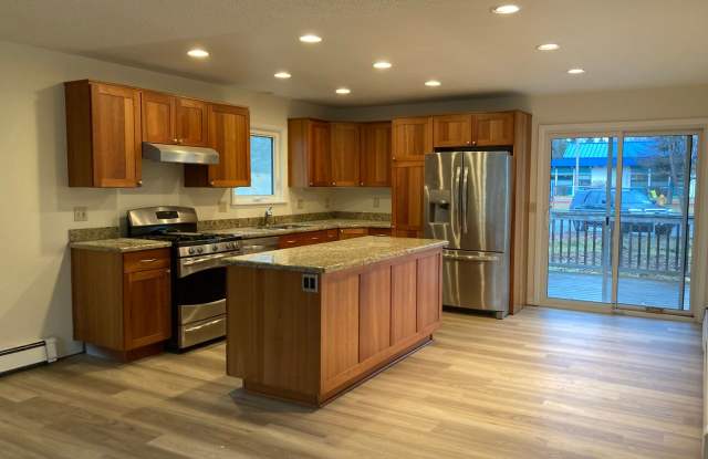 3 Bedroom Ranch Style Home in Rogers Park!