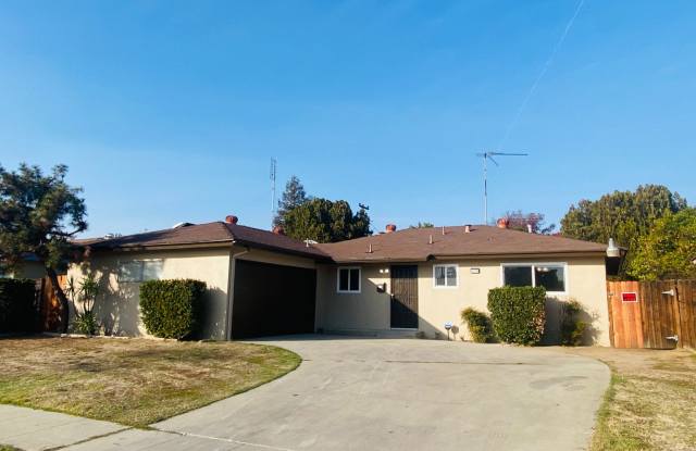 $1,895 3 Bedroom New Remodel- Peach  Mckinley - Zero Deposit Ask Me How - 5075 East Home Avenue, Fresno, CA 93727