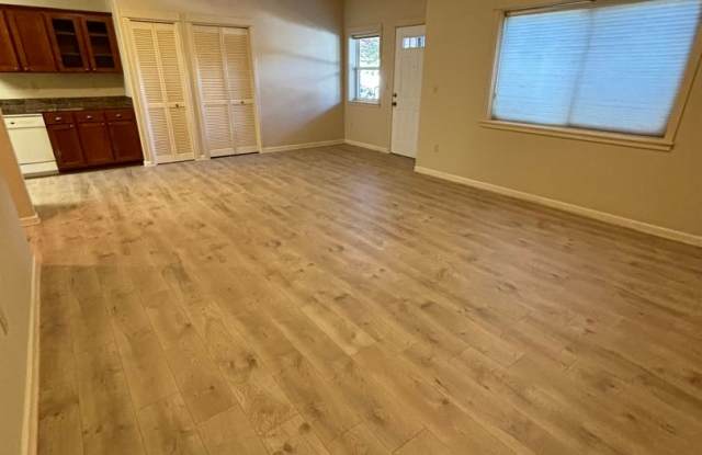 Newly renovated Two-bedroom apartment in Ashland!