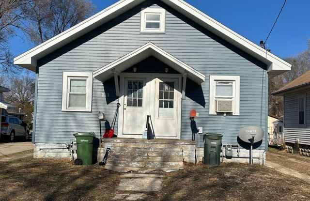 Photo of 1 Bedroom, 1 Bath Duplex located at 313 Dearborn Waterloo, IA