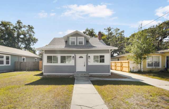 Photo of Affordable Large 3/2 in Tampa