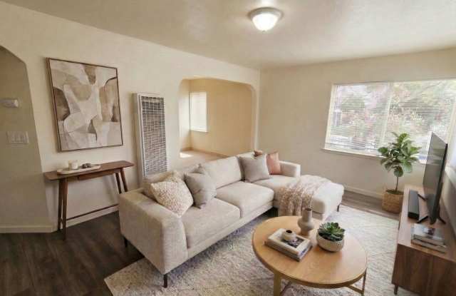 Recently Remodeled 1 Bedroom Duplex Unit Looking for a new tenant!