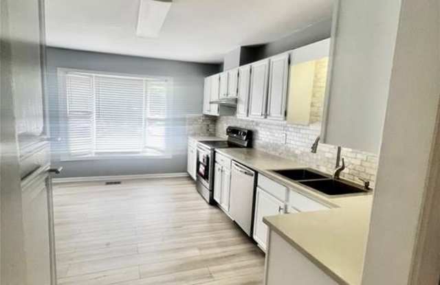 10 Huntington Place Drive