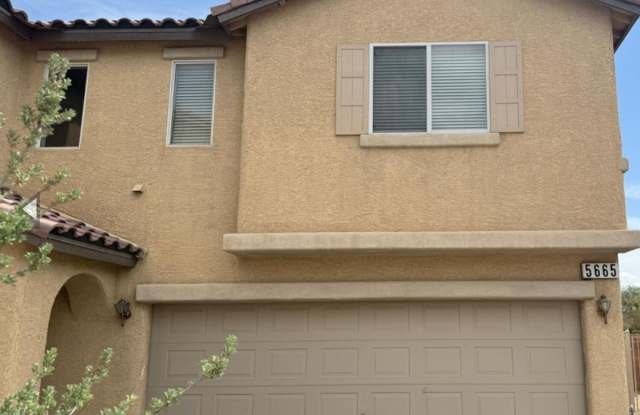 3 BEDROOMS HOME WITH 2.5 BATHROOMS