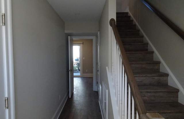 206 W 9TH STREET