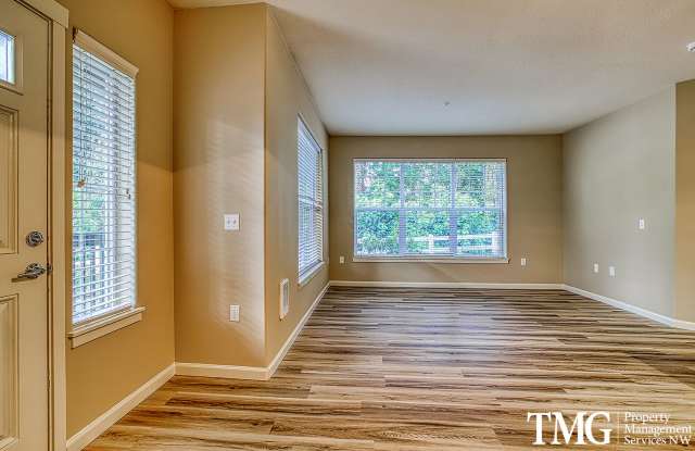 Beautiful 1br Condo in Sherwood. End unit with beautiful finishes. Community pool  exercise room!