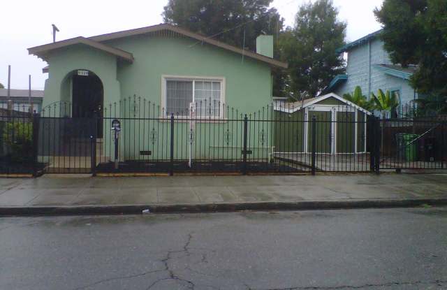 2 Bedroom 1 Bath House w/ Bonus Room in Oakland - Coming Soon !!!