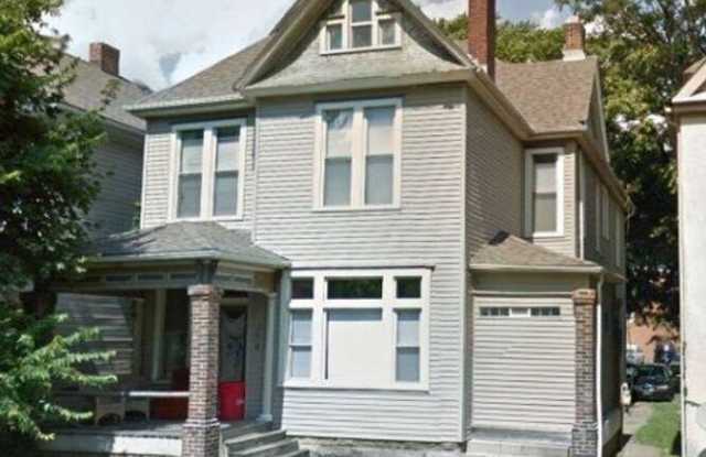 178 W 8th Avenue