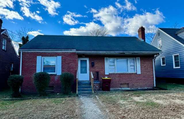 Photo of 4 bed 2 bath house in Petersburg