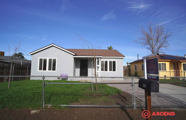 Photo of Adorable 4 Bedroom Bungalow!