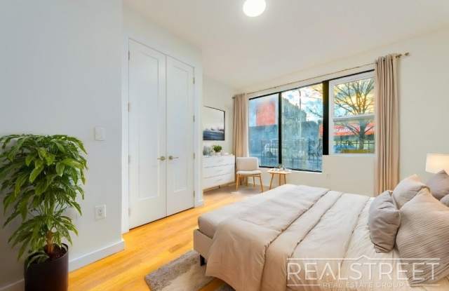 673 Knickerbocker Ave