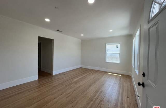 8640 Baring Cross St