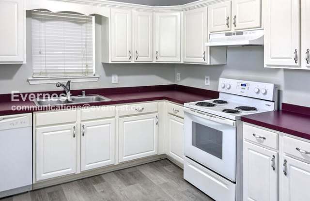 1104 Oak Creek Trail