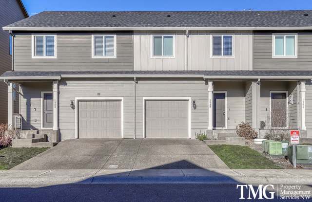 Gorgeous 3BD Townhome in Fantastic Hazel Dell Location! Don't miss out!