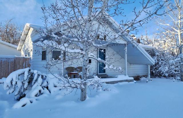 Welcome home to a 1978 time-piece with artistic splashes! 3 bd. 1.5 bath - 965 Pioneer Circle, Salt Lake City, UT 84104