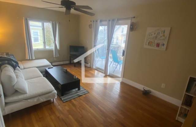 Photo of huge 3 bed in Somerville
