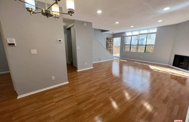 1010 4th St - 1010 4th Street, Santa Monica, CA 90403