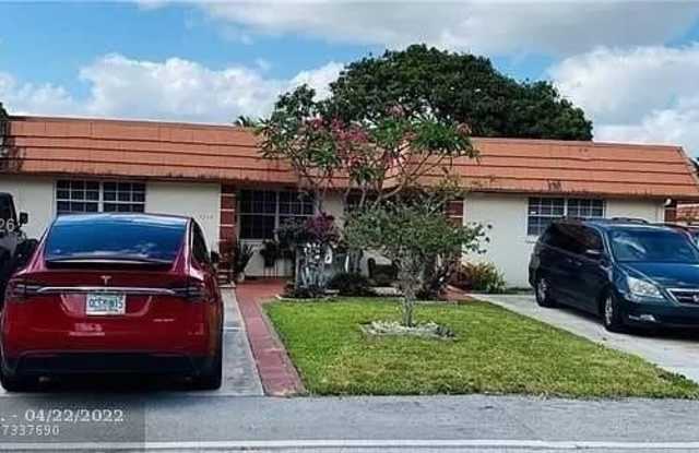 Photo of 7387 NW 76th St