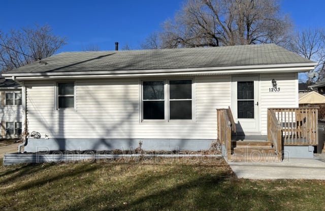 1203 McKinley Ave - 1203 Mckinley Avenue, Des Moines, IA 50315