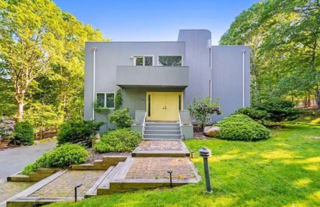 206 TREESCAPE DR