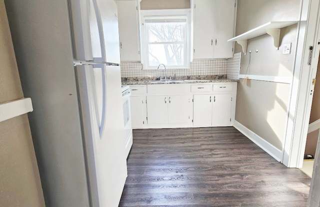 2401 Burnside Ave- Upstairs