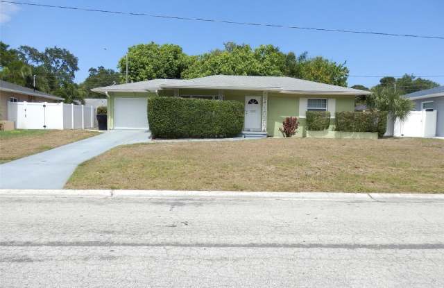 3275 52ND WAY N