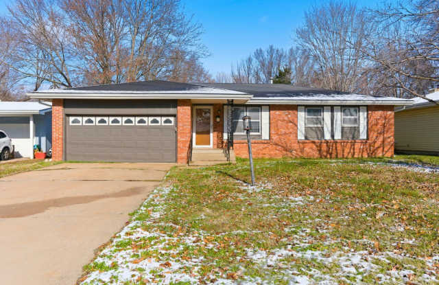 Photo of 3 Bedroom | 2 Bathroom | 2 Car Garage | Springfield MO | Fenced Back Yard!