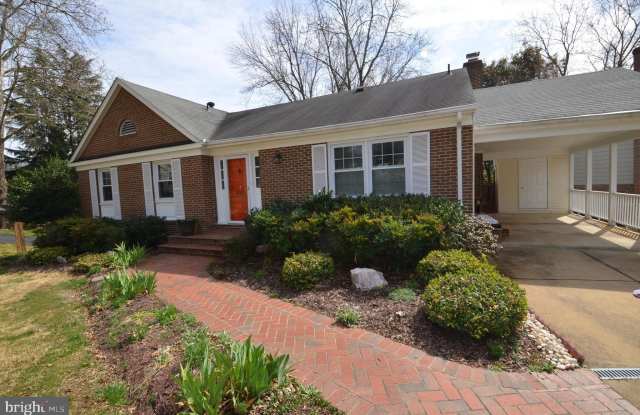 6901 STONEYBROOKE Lane