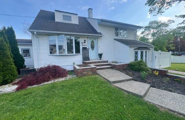 216 N Hill Rd