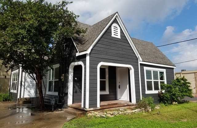 Photo of 3812 Old College Rd