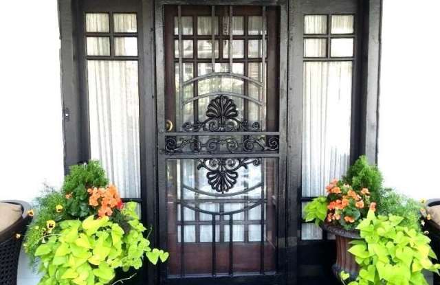24 S Vassar Sq