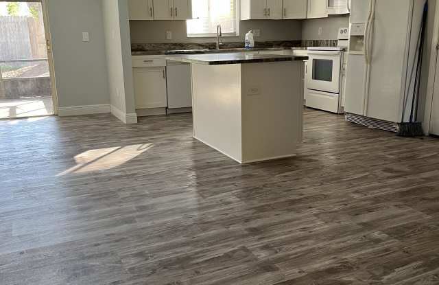 Photo of 325 Redwing Way