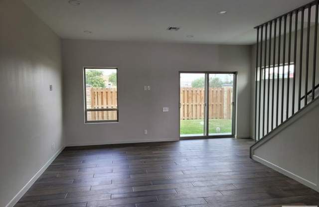 7701 VIA DEL MAR CIR